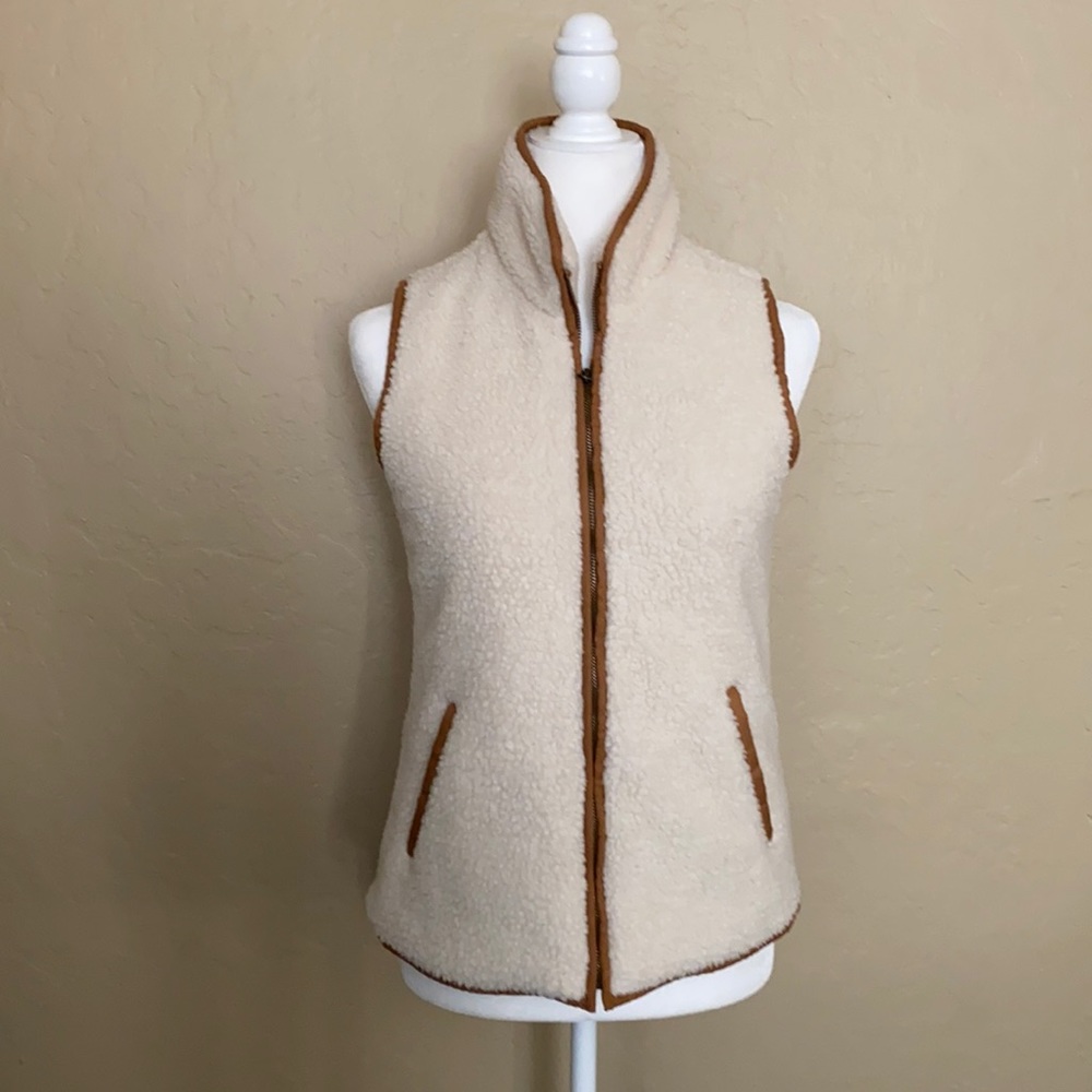 Old Navy White Sherpa Vest (XS)